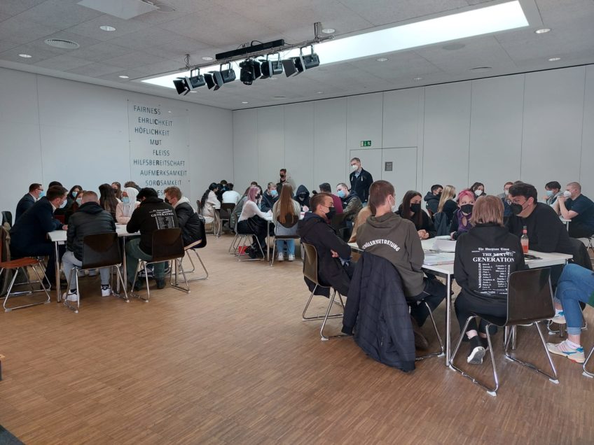 Diskussionen zur LTW mit Schülerinnen und Schülern der Gemeinschaftsschule West in Flensburg